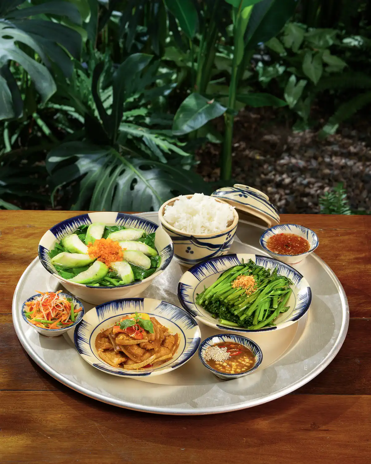 MiRi Hôm 的双人 Mâm Hôm Nhỏ