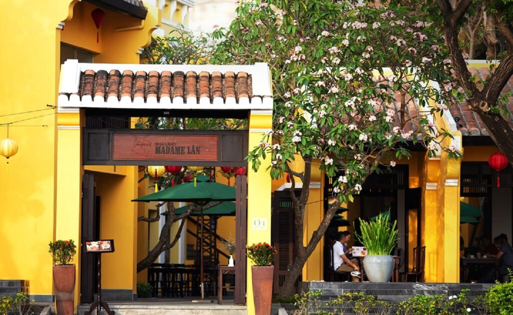 nhà hàng tổ chức tiệc tất niên